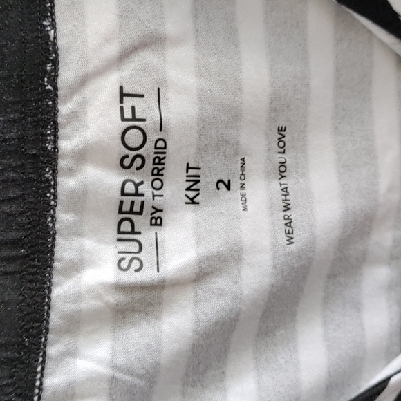 Plus size top - Picture 3 of 3